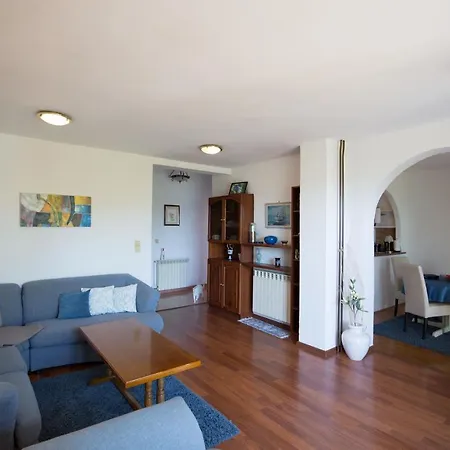 House Maca Apartment Palit