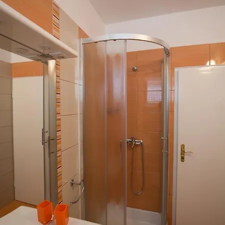 Apartment House Maca Palit