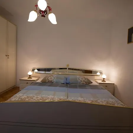 Apartment House Maca
