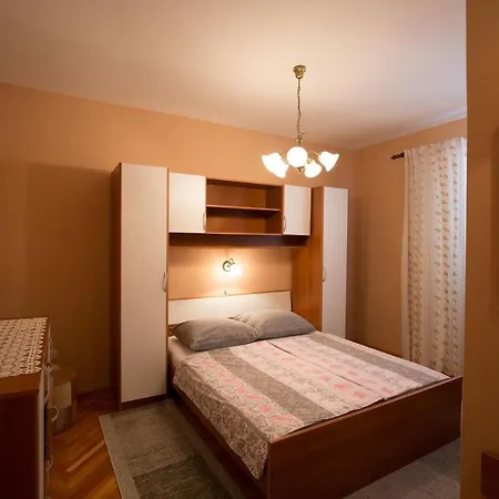 Apartment House Maca Palit