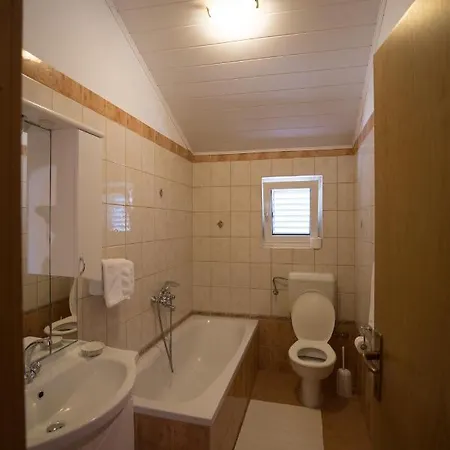 Apartment House Maca Palit