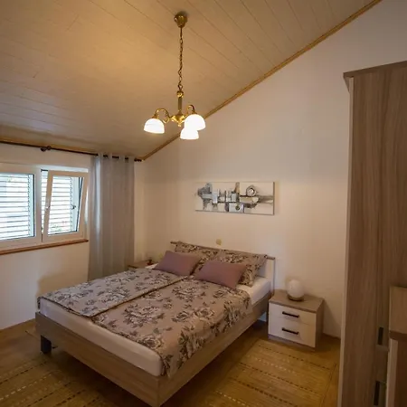 Apartment House Maca Palit
