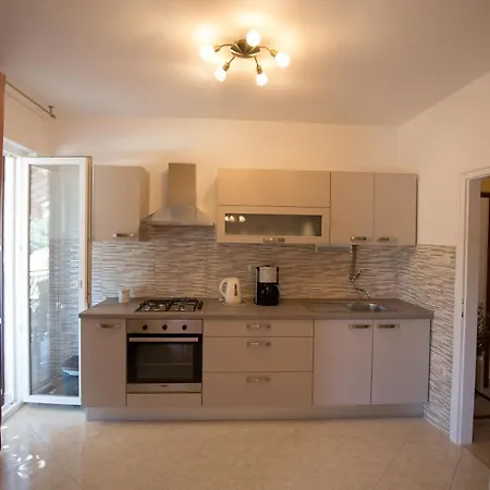 Apartment House Maca Palit