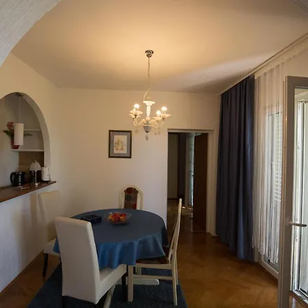 House Maca Apartment *