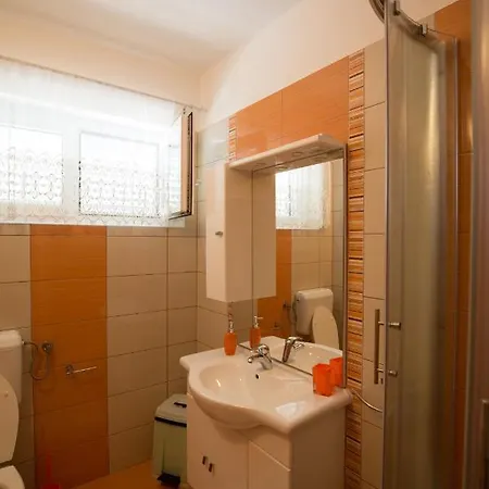 Apartment House Maca Palit