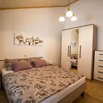 Apartament House Maca