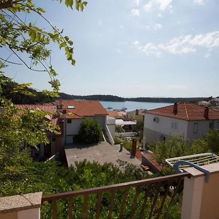 Apartment House Maca Palit