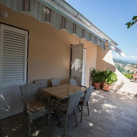 House Maca Apartmán New Translation