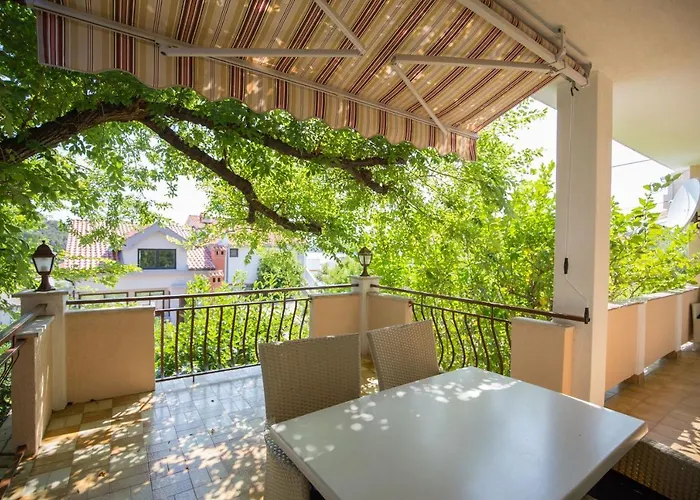 House Maca Apartmán *